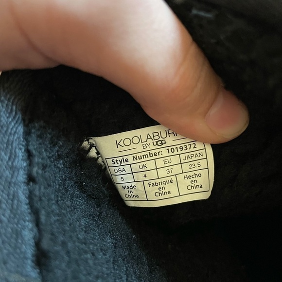 Koolaburra by Ugg | Black Victoria Short Furr Boot - Picture 5 of 7